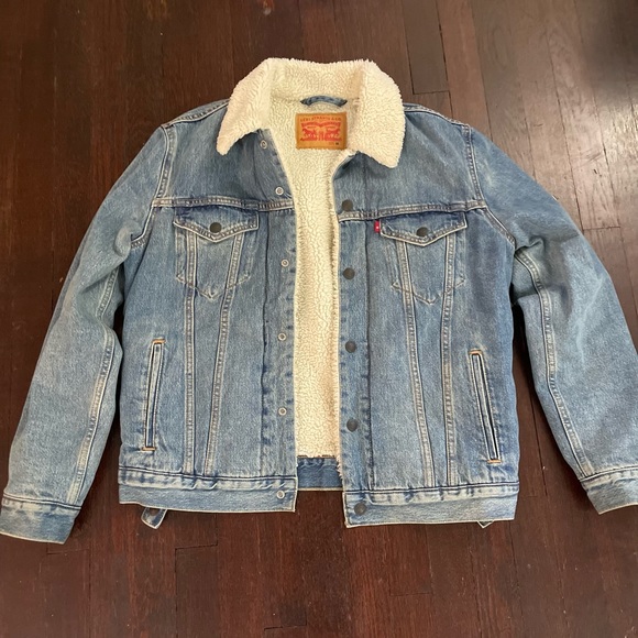 Levi Strauss & Co. Denim Jacket with White Fur - Picture 2 of 5